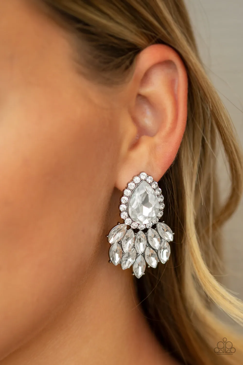 A Breath of Fresh HEIR Black-Earrings