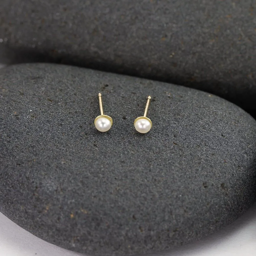 Mini Pearl Stud Earrings in Solid 14K