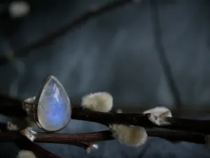 Moonstone Akoni Ring - Medium Drop