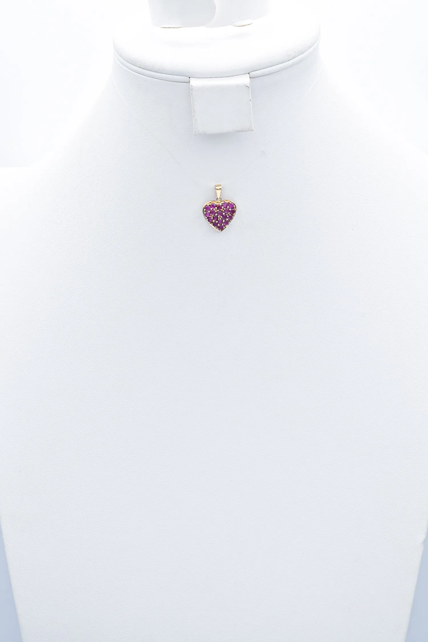 Vintage 10K Yellow Gold Ruby Heart Pendant 15.5 x 14.5 mm